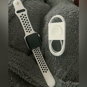 Apple Watch Series 4 44 mm with Nike sports band and charger